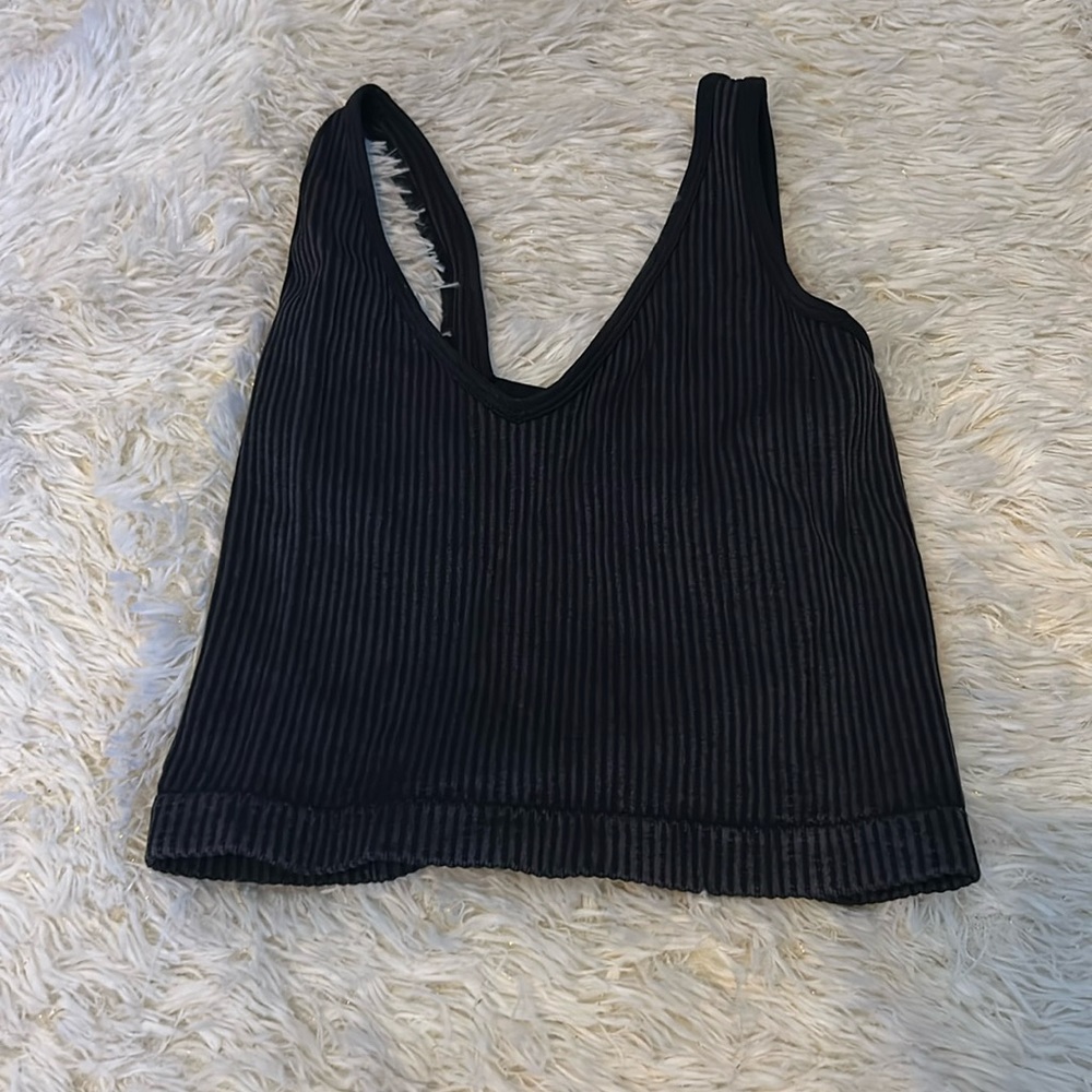 Aura black ribbed cropped tank size small/medium